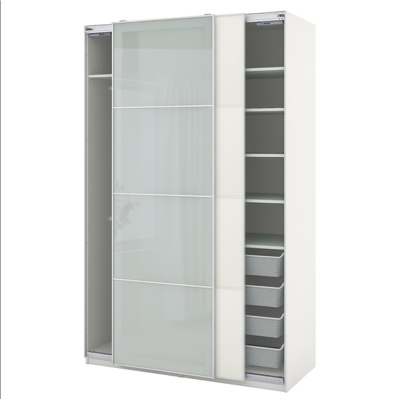 Fabulous closet with sliding glass doors - Picture 1 of 3